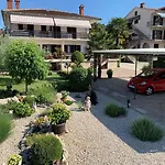 Slavica 2 In - Insel Krk 12777 *