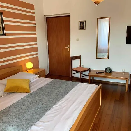 Malinska, Primorje-gorski Kotar 1 Apartment
