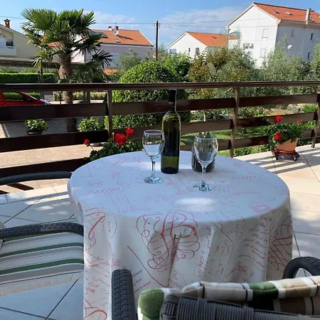 Malinska, Primorje-gorski Kotar 1 Apartment
