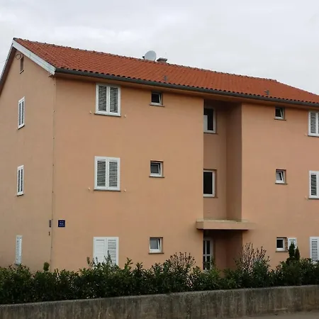 Malinska, Primorje-gorski Kotar 1 Apartment