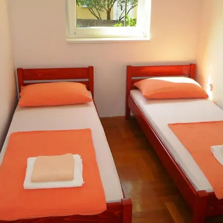 Malinska, Primorje-gorski Kotar 1 Apartment