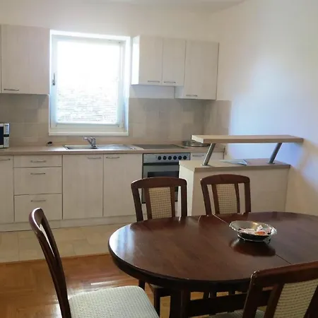 Malinska, Primorje-gorski Kotar 1 Apartment